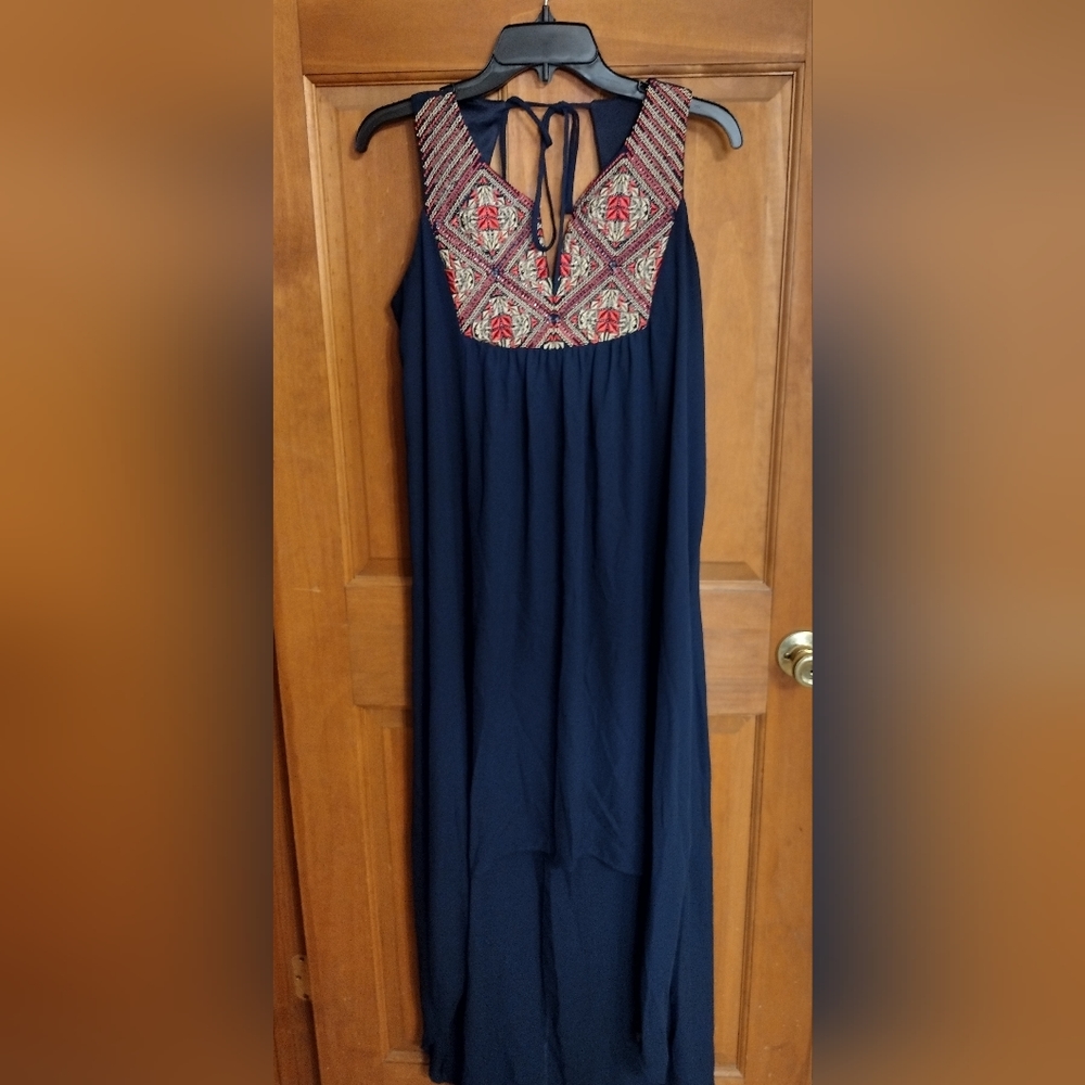 Navy high low dress with beautiful design. Size 6